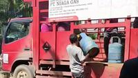 Distribusi LPG ke Wilayah Bencana Penuh Perjuangan, Dipanggul hingga Pakai Sling Rail
