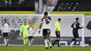 Pemain Fulham Mario Lemina bereaksi setelah timnya kebobolan dari Manchester City pada pertandingan Liga Inggris di Stadion Craven Cottage, London, Inggris, Sabtu (13/3/2021). Manchester City menang 3-0. (Justin Setterfield/Pool via AP)