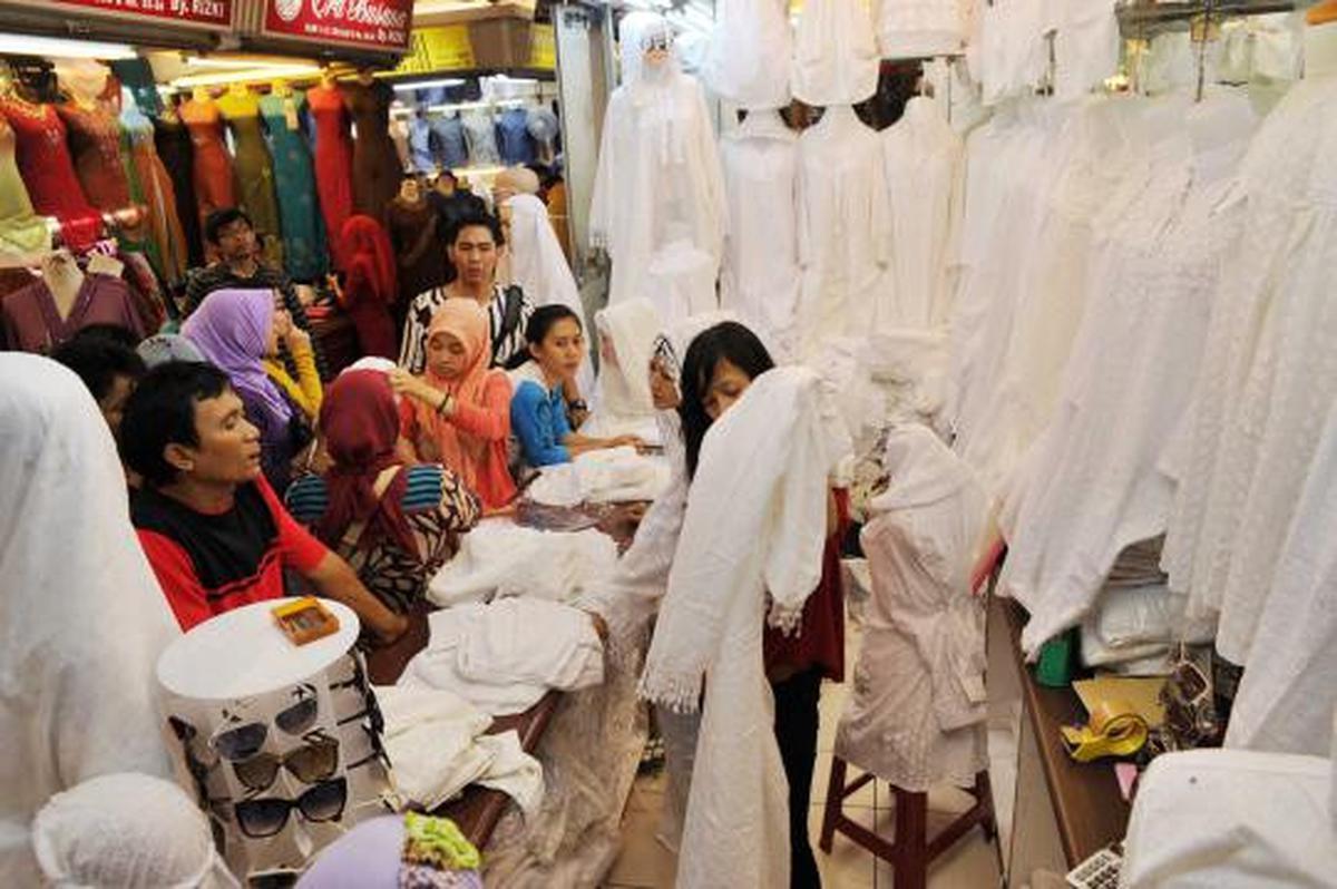 Berburu pakaian lebaran di Pasar Tanah Abang