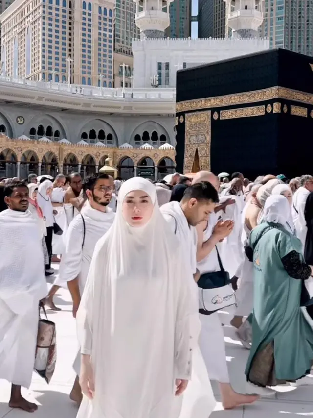 Resmi Mualaf, Celine Evangelista Tampil dengan Abaya dan Burka saat Umrah