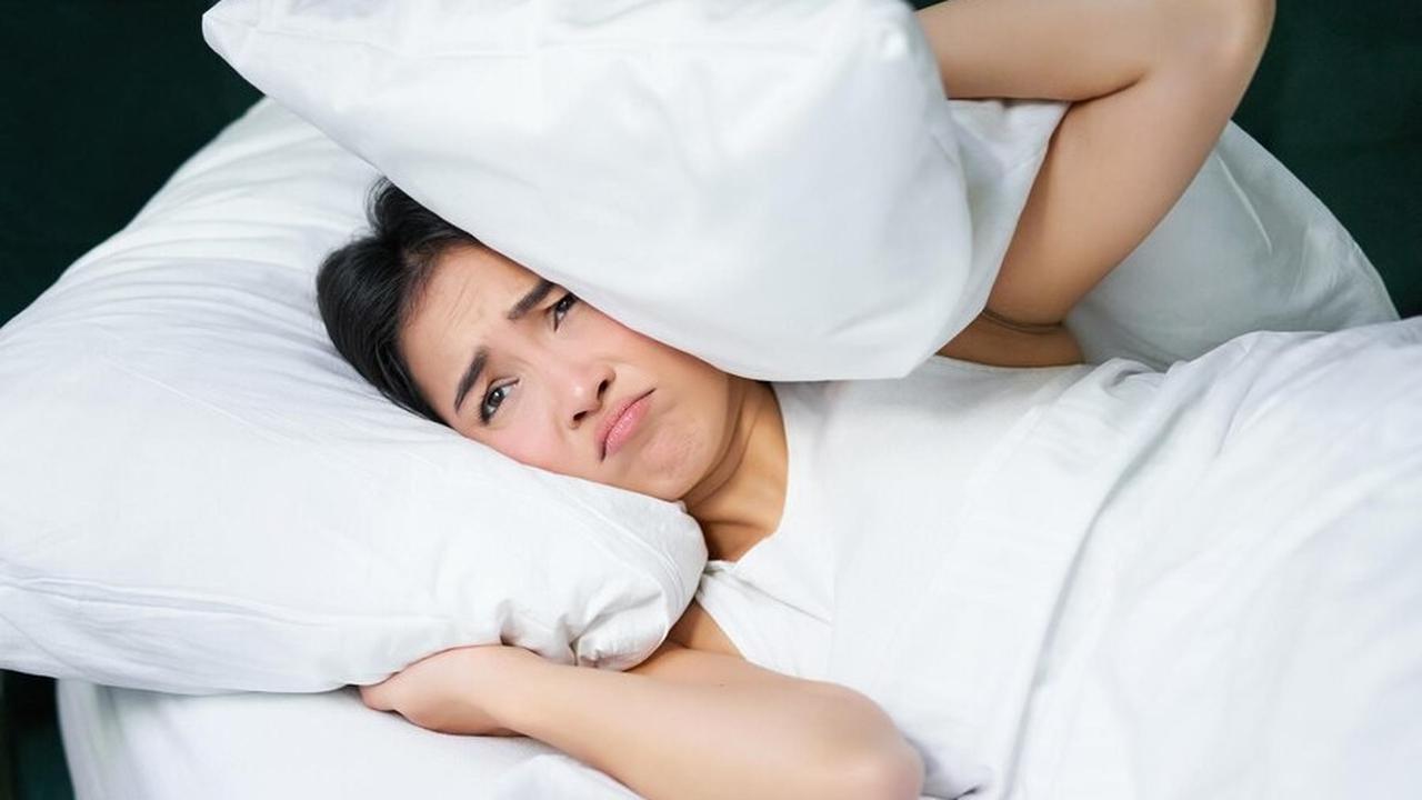 Badan Lelah Tapi Sulit Tidur: Apa Penyebabnya?