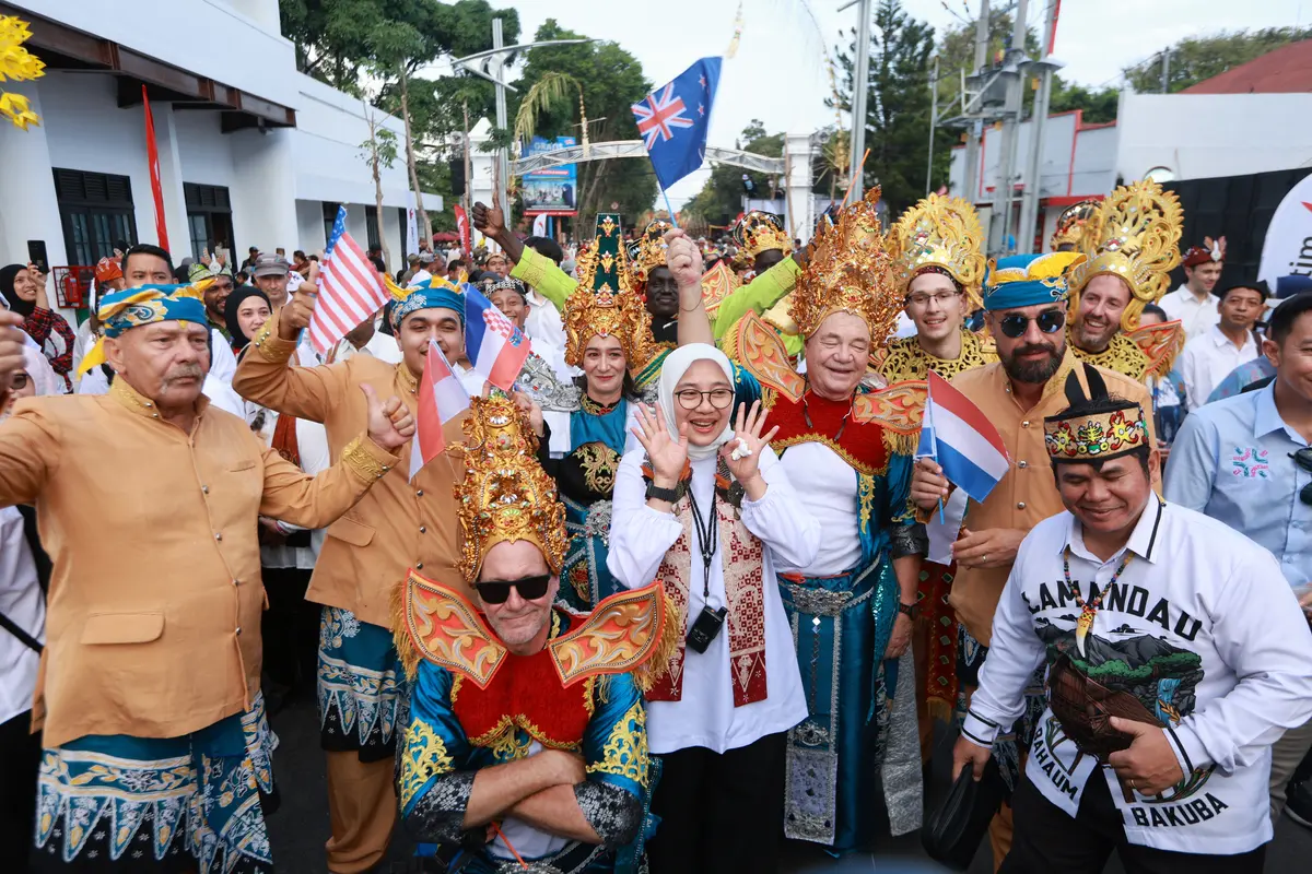 Puluhan Wisatawan Mancanegara Ikut Tampil di Banyuwangi Ethno Carnival 2026, Ruang Interaksi Budaya Dunia