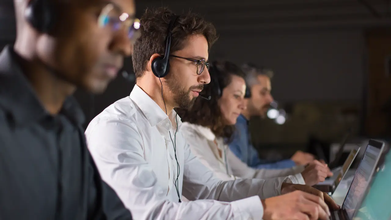 (Image call center by pch.vector on Freepik)