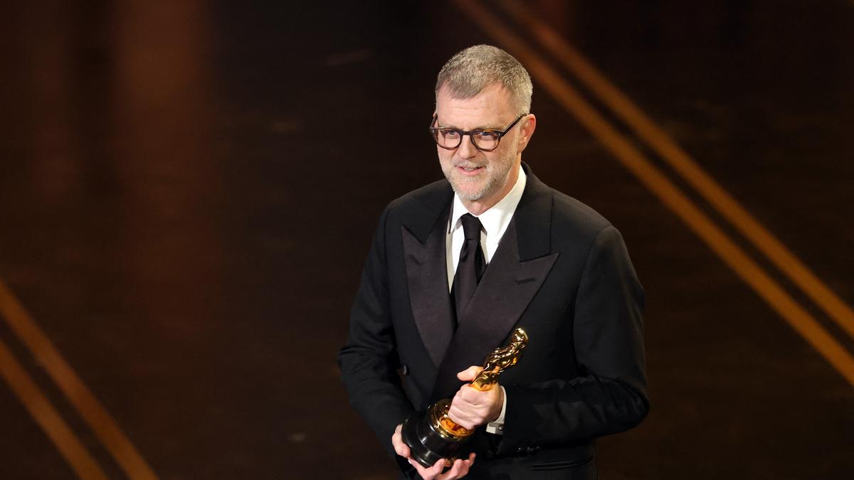 Paul Thomas Anderson Menang Piala Oscar Setelah 14 Kali Nominasi, Minta Maaf ke Anak di Panggung
