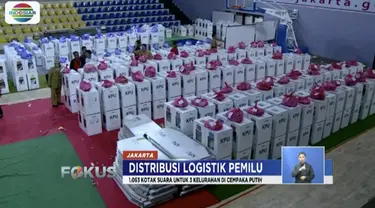 Panitia Pemilihan Kecamatan (PPK) Cempaka Putih distribusikan logistik Pemilu 2019 di GOR Cempaka Putih.