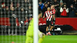 Tim tuan rumah, Brentford, unggul lebih dulu lewat aksi Bryan Mbeumo pada menit ke-13. (JUSTIN TALLIS/AFP)