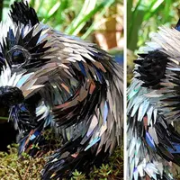 Manfaatkan CD bekas jadi pajangan rumah yang keren. Lebih keren lagi kalau bisa dijual. (Via: boredpanda.com)