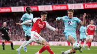 Pemain Arsenal, Kai Havertz melakukan percobaan tembakan ke gawang dalam pertandingan Liga Inggris melawan Burnley di London, Inggris, Selasa (19/5/2026) dini hari WIB. (John Walton/PA via AP)