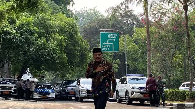 Saifullah Yusuf atau Gus Ipul hadir di Kertanegara saat Prabowo Subianto memanggil calon menteri di kabinet mendatang.
