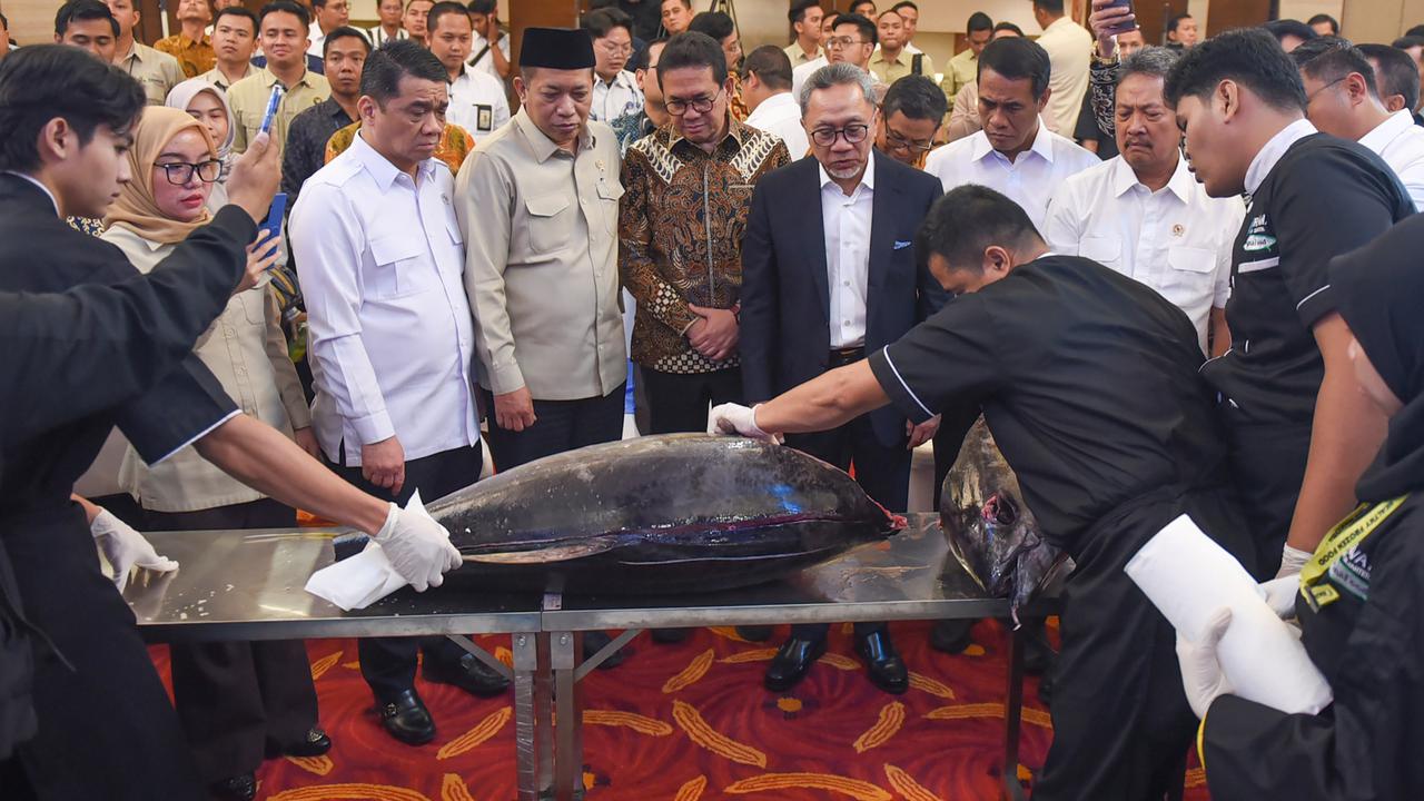 FOTO: Setahun Pemerintahan Prabowo, Zulhas Umumkan Impor Beras Nol Persen