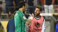 Video Lionel Messi 'Diserang' Fans Usai Latihan
