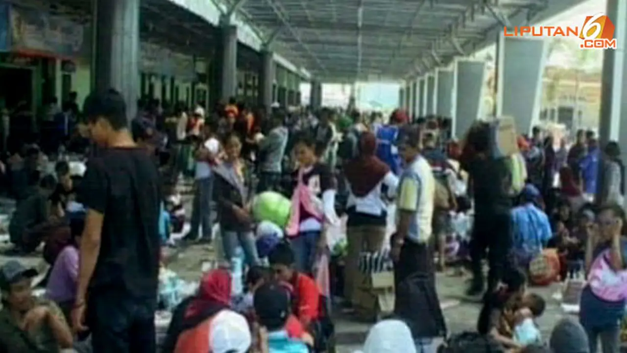 penumpang-terlantar-130825a.jpg