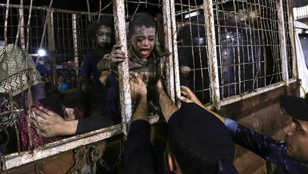 Israel Jatuhkan Selebaran Berisi Foto Jenazah Pemimpin Tertinggi Yahya Sinwar di Jalur Gaza