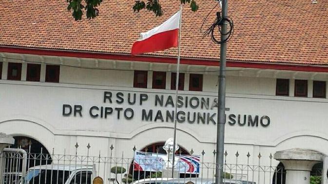 Waduh, RSCM Pasang Bendera Terbalik! Apa Maksudnya 