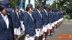 Citizen6, Surabaya: Wanda Maharani Putri siswi SMK Farmasi Sekolah Kesehatan Angkatan Laut (Sekesal) Surabaya yang bernaung di bawah Kobangdikal, meraih rangking kedua SMK se-Surabaya dengan nilai Ujian Nasional (UN) 38,16.  (Pengirim: Penkobangdikal)    