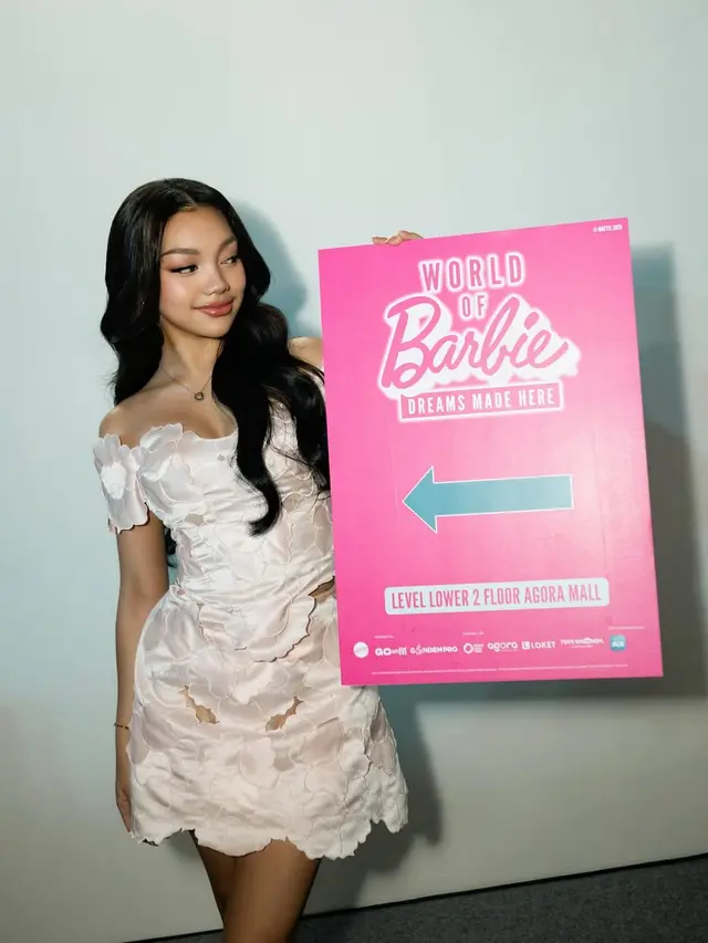 Naura Ayu Tampil Menawan Sebagai Barbie Indonesia, Hadirkan Visual Real Barbie di Dunia Nyata