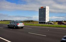 Unik, Ada Bangunan Mirip Hotel di Tepi Jalan Tol Australia yang Ternyata Bukan Hotel