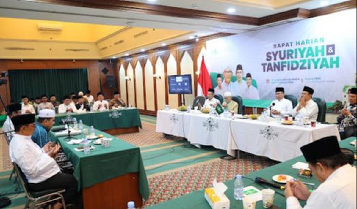Mereka bersuara bulat menerima pemberhentian KH Marzuki dan pengangkatan Gus Kikin.