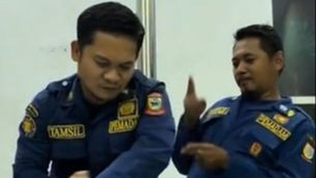 Video Lucu Petugas Damkar