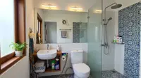 7 Desain Kamar Mandi Rumah Kontrakan yang Tetap Kering dan Tidak Bau
