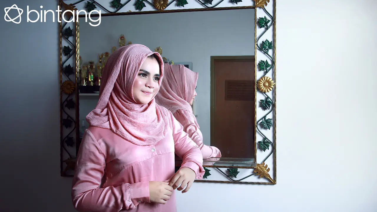 [Bintang] Eksklusif Nabilla Bawazier, Koleksi Sepatu yang Bawa Berkah