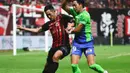 Laga antara dua tim terbawah, Hokkaido Consadole Sapporo yeng menghuni dasar klasemen menghadapi tamunya berperingkat 19, Shonan Belmare, Sabtu (27/4/2024) berakhir imbang 3-3. Tim tuan rumah sempat unggul tiga gol hingga menit ke-66, namun akhirnya mampu disetarakan tim tamu di akhir laga. (J.LEAGUE)