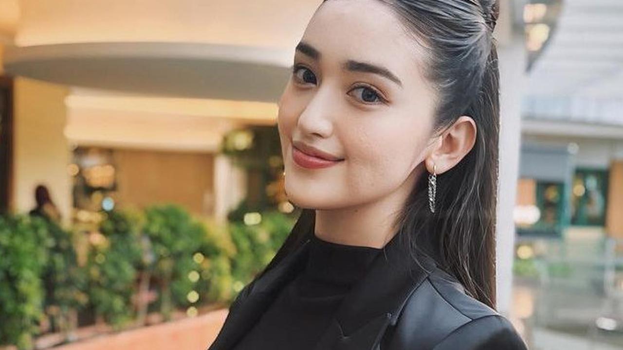 5 Tampilan Serba Hitam Ranty Maria, Chic dan Stylish di Berbagai Kesempatan