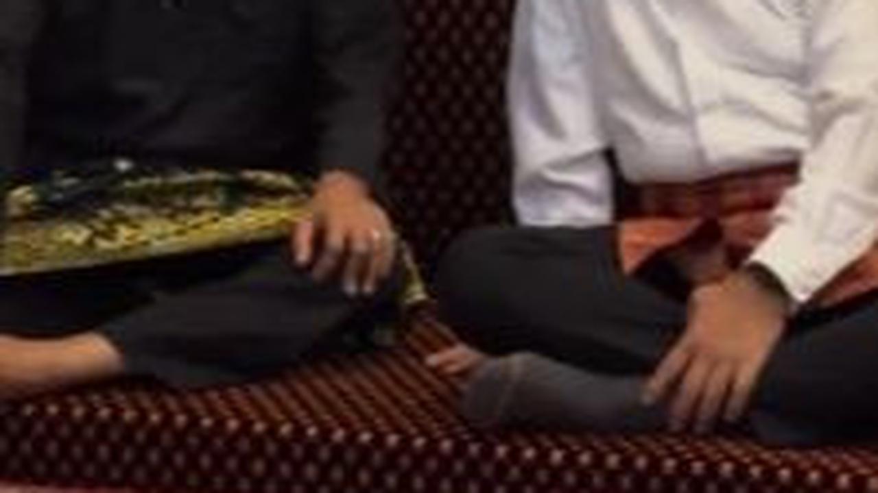 VIDEO: Momen Anies Tunjukkan Cintanya pada Sang Ibu di Depan Ustaz Abdul Somad