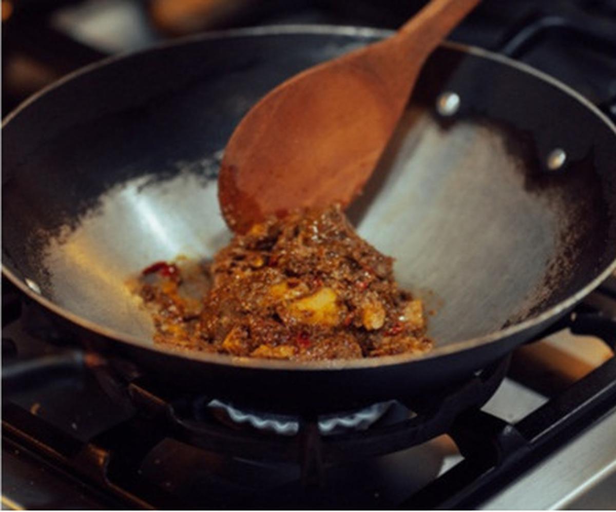 Ilustrasi rendang (Photo by prananta haroun on Unsplash)