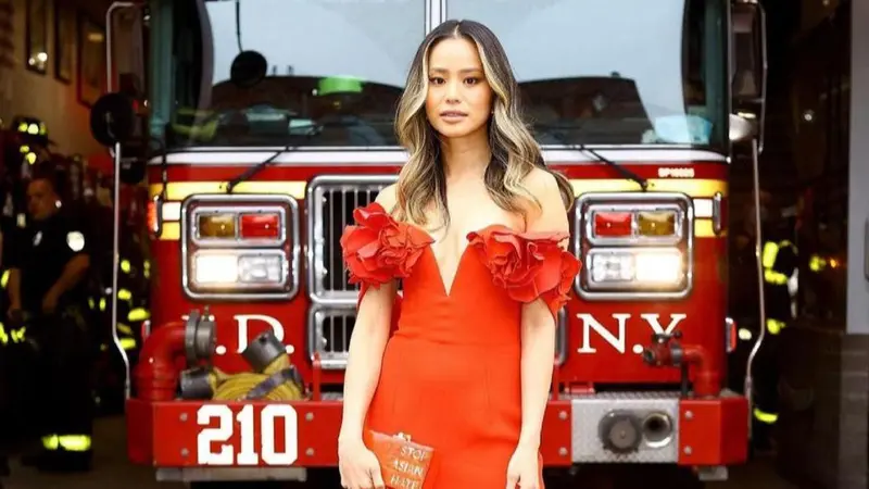 Tampilan Jamie Chung Saat Suarakan Setop Kebencian pada Warga Asia-Amerika di SAG 2021