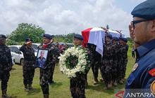 Suasana Khidmat Iringi Pemakaman Pilot ATR 42-500 Capt. Andy Dahananto