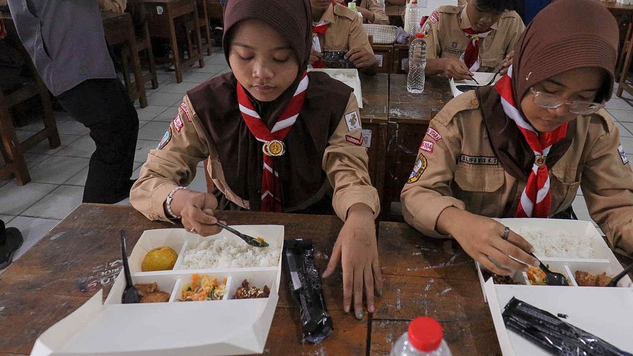 TNI Ikut Serta dalam Realisasi Program Makan Bergizi di Sekolah Negeri & Swasta Mulai 2 Januari 2025