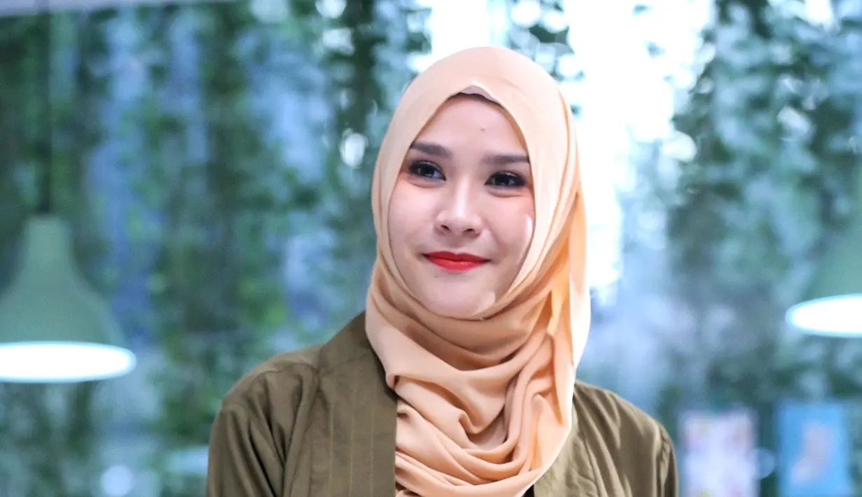 Tidak hanya rumah ibu tiga anak itu yang menjadi sasaran maling. Pada malam berikutnya, tetangga yang berjarak tiga rumah dari tempatnya tinggal juga dibobol maling. (Adrian Putra/Bintang.com)