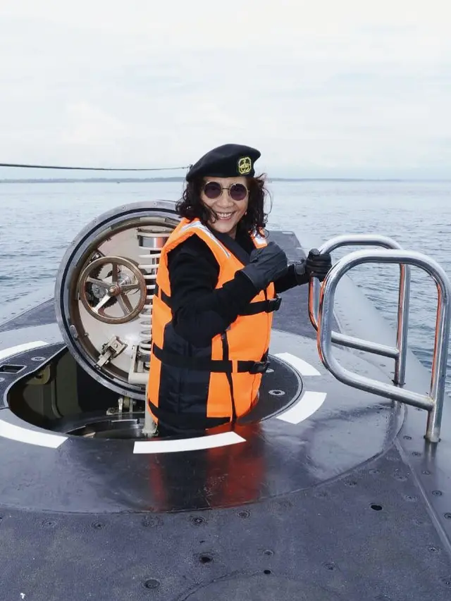 Kenangan Susi Pudjiastuti Saat Bertugas di Laut (sumber: instagram/susipudjiastuti115)