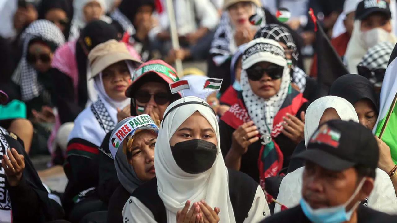 "Ini cuma imbauan. Jadi bukan fatwa haram. Dari fatwa resmi yang saya baca, tidak ada kalimat bahwasannya MUI mengharamkan membeli produk pro Israel," ujar Suparman.