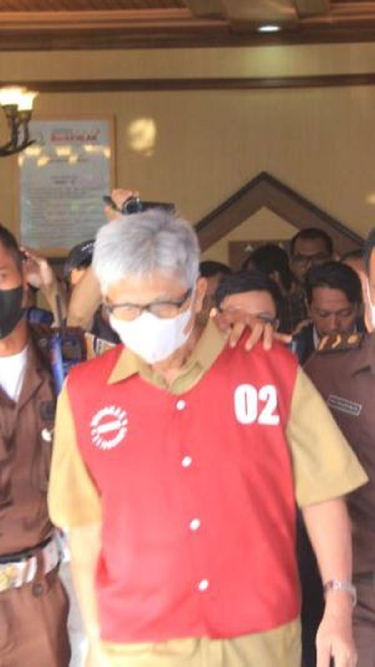 Seperti diberitakan, Kejati DIY menetapkan Krido Suprayitno sebagai tersangka pada Senin (17/7). Krido diduga menerima gratifikasi sebesar Rp4,7 miliar dari Direktur PT Deztama Putri Sentosa Robinson yang saat ini telah menjadi terdakwa.