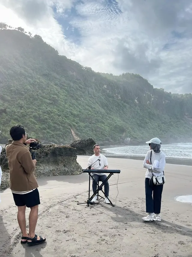 Zaskia Adya Mecca dekat dengan Dave Moffatt (Instagram/zaskiaadyamecca)