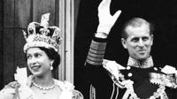 6 Potret Kenangan Pangeran Philip dan Ratu Elizabeth II Saat Muda, Gagah dan Berwibawa (sumber: Instagram/theroyalfamily)