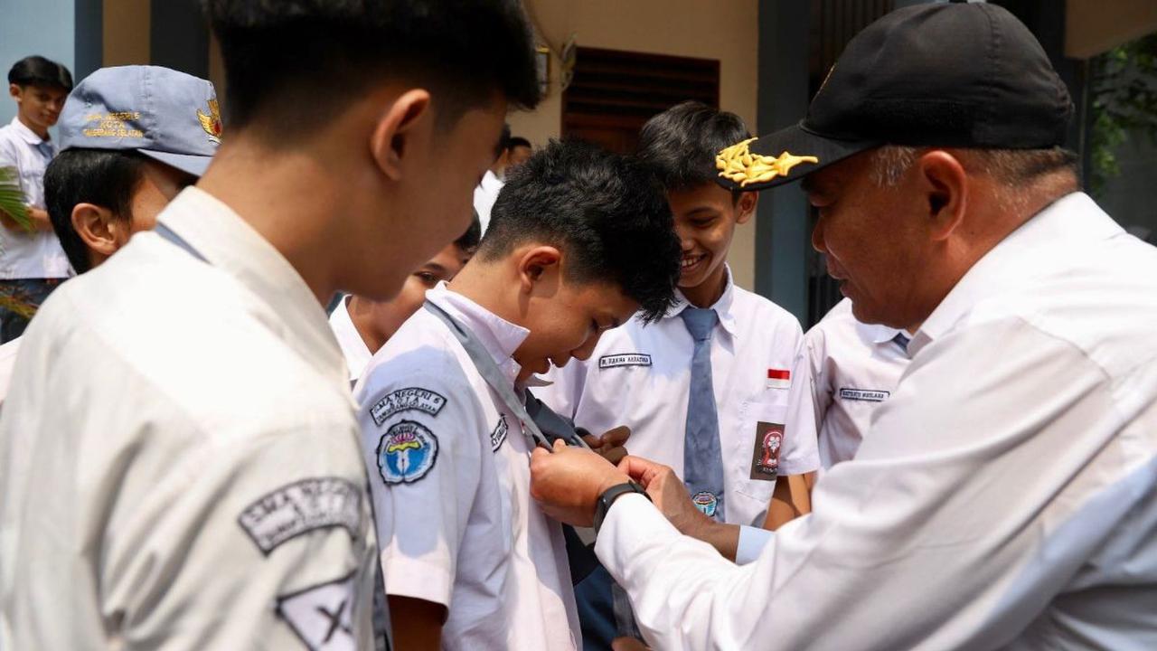 Wakil Ketua MPR Ahmad Muzani mengungkapkan, Presiden Jokowi mempertimbangkan menghapus kebijakan PPDB sistem zonasi pada masa pendidikan tahun depan.