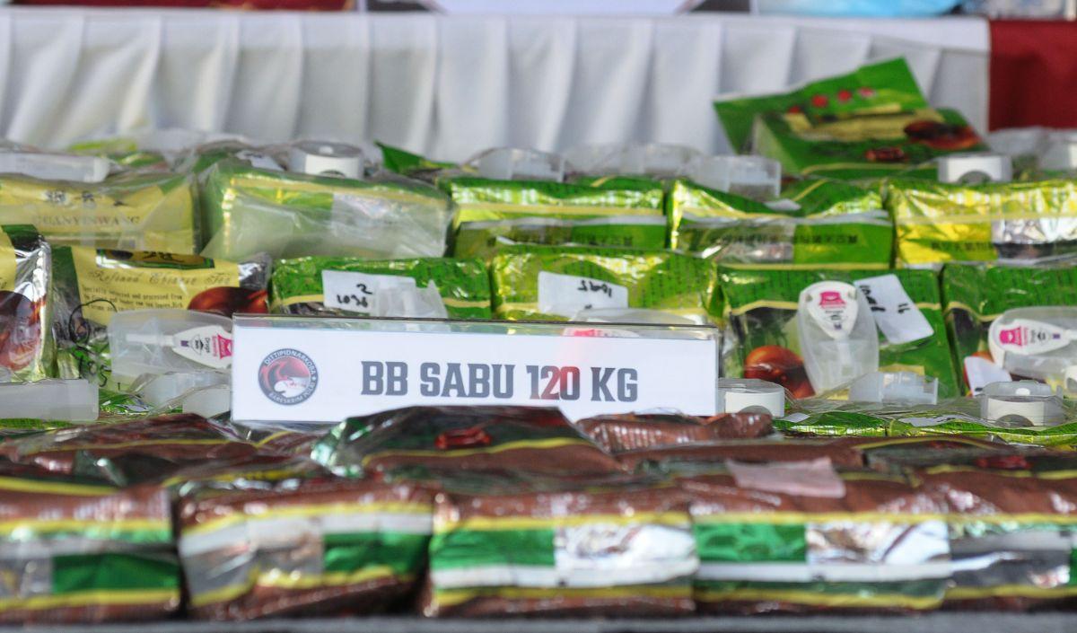 Wakil Direktur Tindak Pidana Narkoba Bareskrim Polri Komisaris Besar Jayadi menjelaskan, Fredy hanya berperan sebagai pengendali antara produsen narkotika luar negeri dengan distributor di Indonesia.&nbsp;