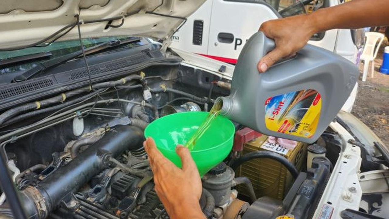 Bahaya Menggunakan Corong Pengisian Oli yang Salah dan Solusi Aman untuk Mesin Anda