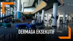 Bagi penumpang pejalan kaki, salah satu keuntungan dermaga eksekutif Pelabuhan Merak yakni tidak perlu berjalan ratusan meter, karena dermaga eksekutif berada tepat di belakang Terminal Terpadu Merak.