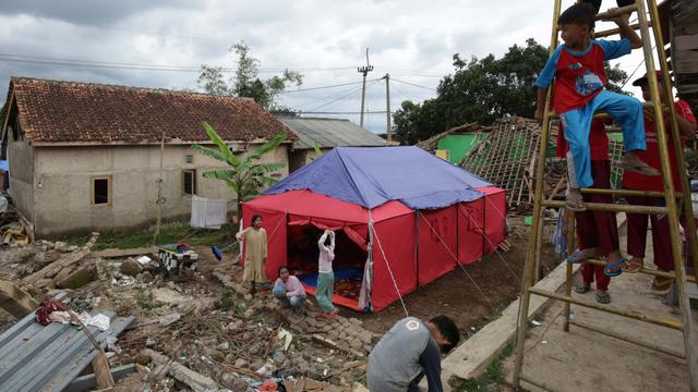 Peduli Korban Gempa Cianjur, AXA Mandiri Salurkan Bantuan Logistik dari Seluruh Karyawan
