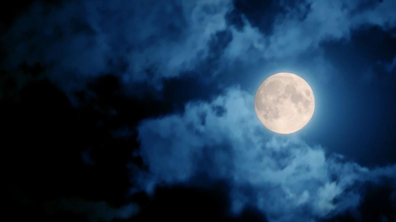 <b>Sisa-sisa Theia yang Hancur Bersatu di Bulan</b>