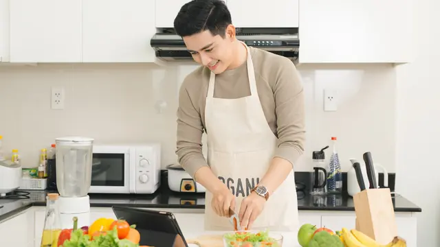 Tunjukkan Sisi Romantis Nggak Biasa, 4 Karakter Pria dalam Drama Korea Ini yang Diharapkan Ada pada Pasangan