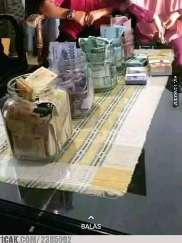8 Potret Nyeleneh Bocah Ketika Lebaran, Panen Uang THR