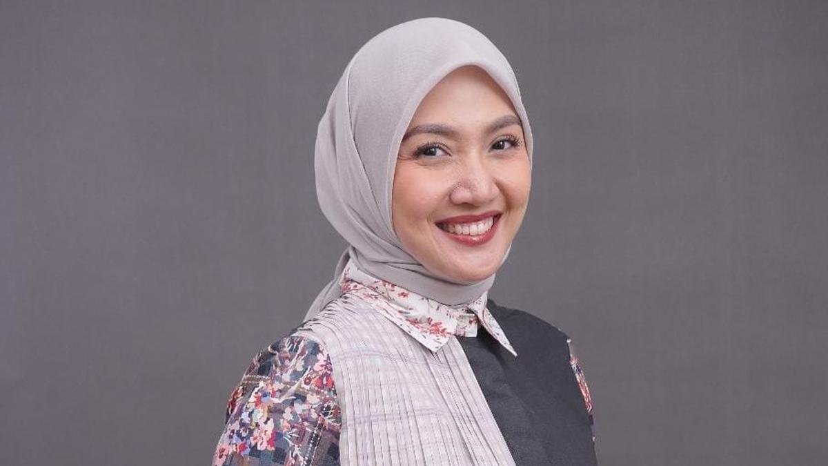 Desainer Shinta Anggraini Bikin Koleksi Busana Heart to Heart, Mainkan Warna Biru Hingga Merah dan Putih