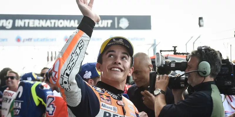 Senyum Marc Marquez Raih Pole Position di Gp Thailand