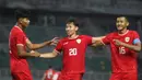 <p>Selebrasi pemain Timnas Indonesia U-19, Arlyansyah Abdulmanan (tengah) bersama rekannya, Arkhan kaka (kiri) dan Dony Tri Pamungkas setelah mencetak gol pertama timnya ke gawang Filipina U-19 pada laga Grup A Piala AFF U-19 2024 di Stadion Gelora Bung Tomo, Surabaya, Rabu (17/7/2024). (Bola.com/Aditya Wany)</p>