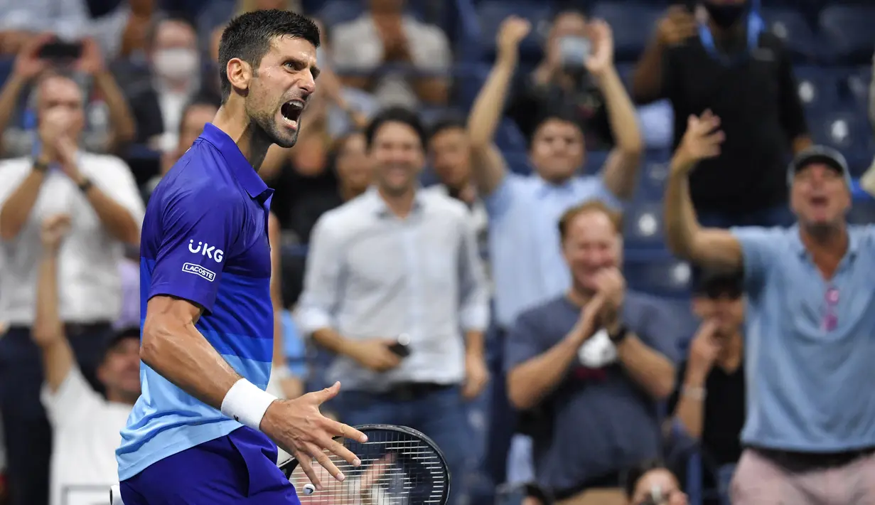 Petenis Serbia, Novak Djokovic bereaksi setelah memenangkan perempat final AS Terbuka 2021 melawan Matteo Berrettini dari Italia di Arthur Ashes Stadium, New York, Kamis (9/9/2021). Petenis nomor satu dunia itu melaju ke semifinal usai menang 5-7, 6-2, 6-2, 6-3. (Ed JONES/AFP)